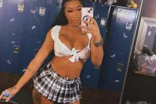 sexiiiiii waterpark millieeee💦😋🍫the head doctor 2girls shows - Image 3