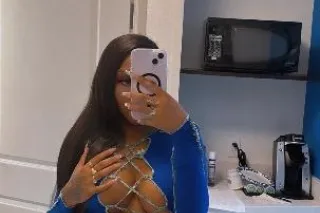 sexiiiiii waterpark millieeee💦😋🍫the head doctor 2girls shows - Image 7